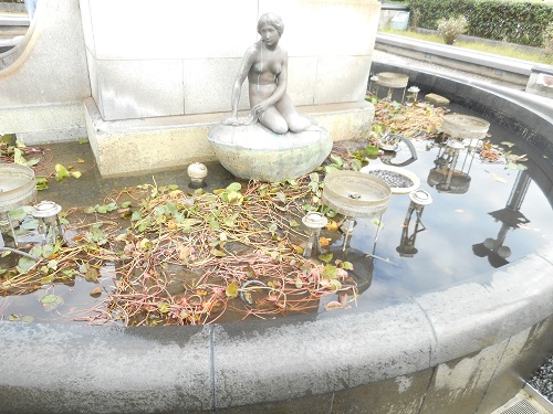 倉敷駅北口噴水清掃